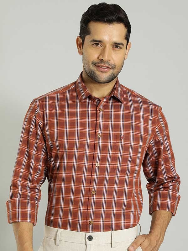 Indian Terrain Men Checkered Maroon Shirt